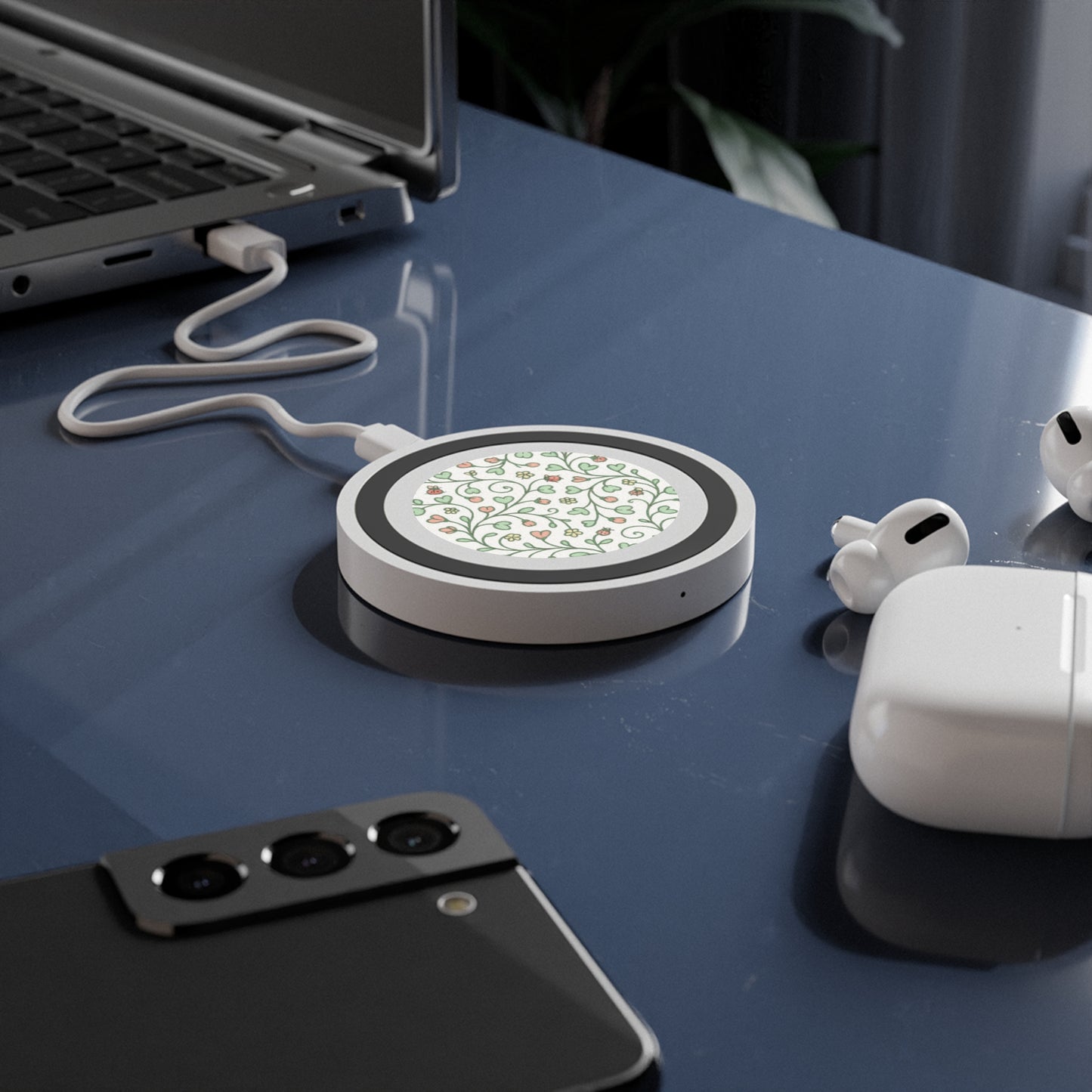 Wireless Charging Pad: Charming Flower Design
