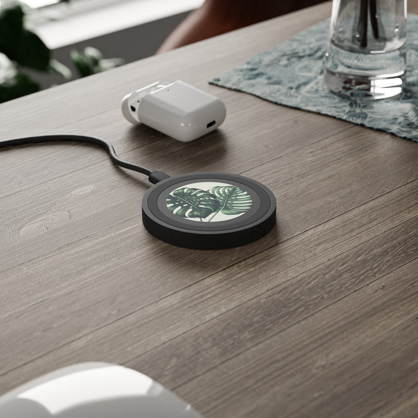 Wireless Charging Pad: Monstera Leaves Design