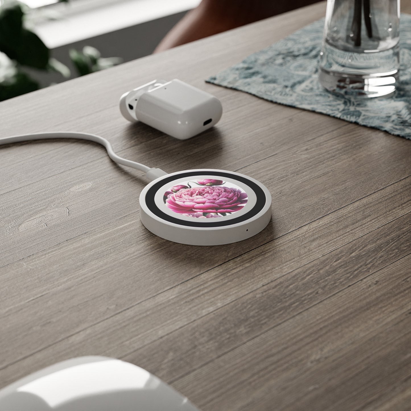Wireless Charging Pad: Peony Bloom Design