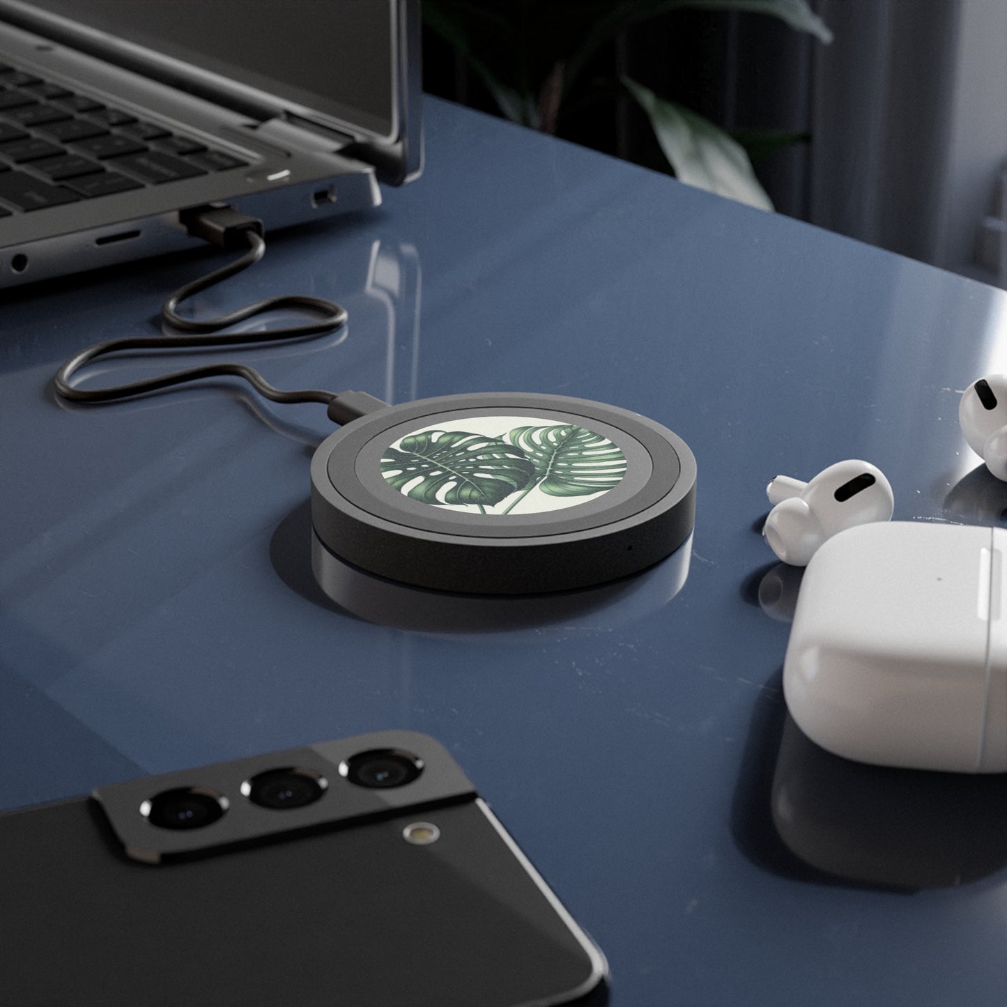 Wireless Charging Pad: Monstera Leaves Design