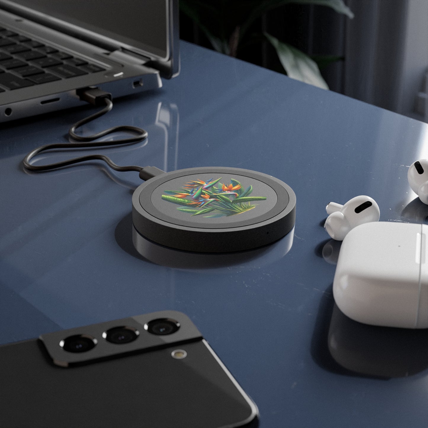 Wireless Charging Pad: Tropical Bird of Paradise Plant Design