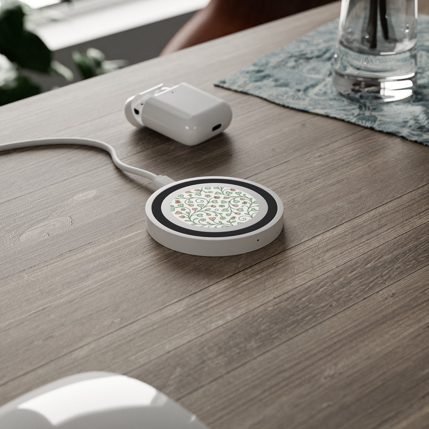 Wireless Charging Pad: Charming Flower Design