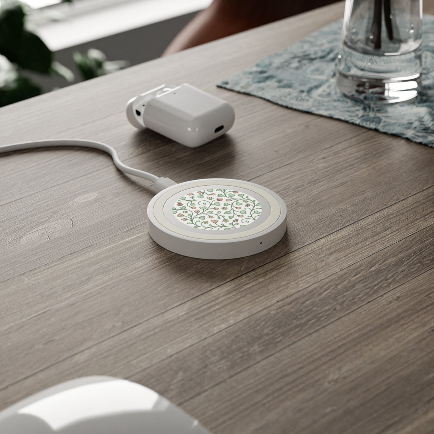 Wireless Charging Pad: Charming Flower Design