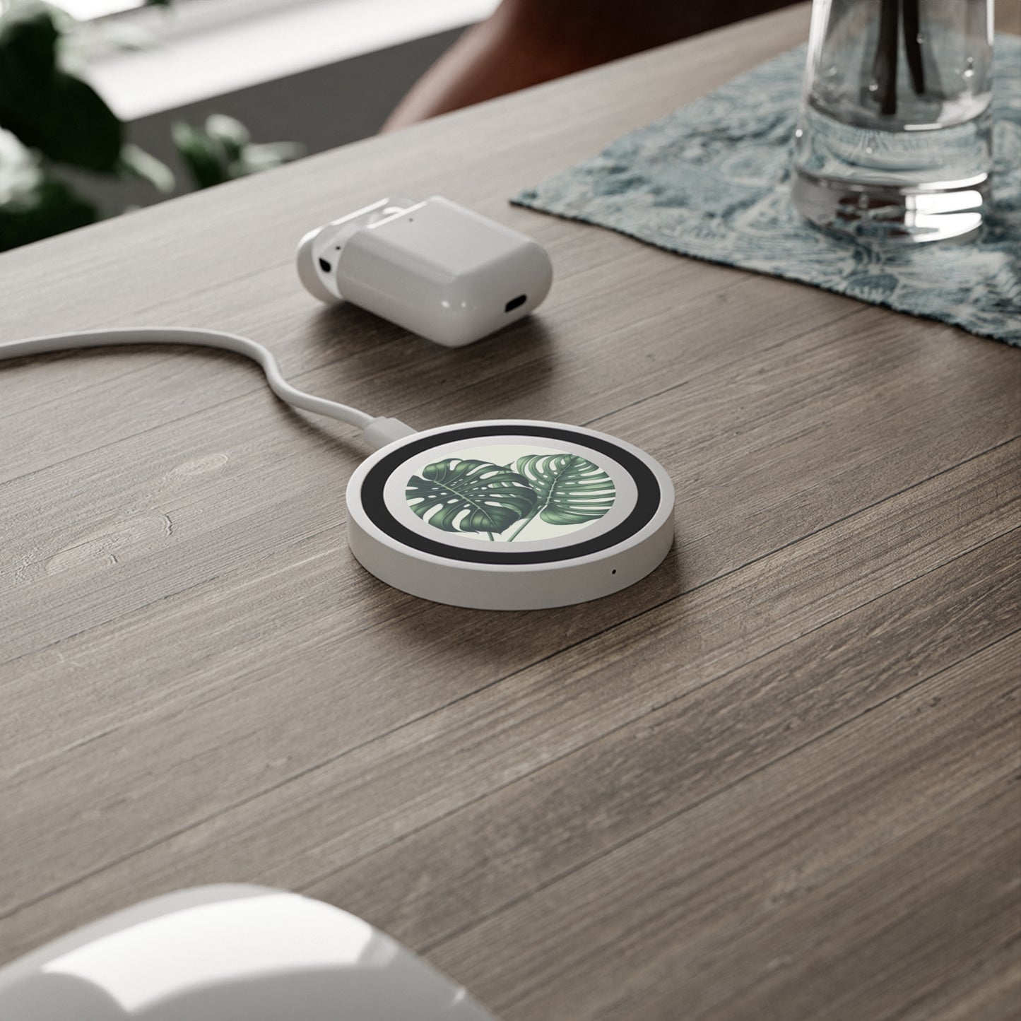 Wireless Charging Pad: Monstera Leaves Design