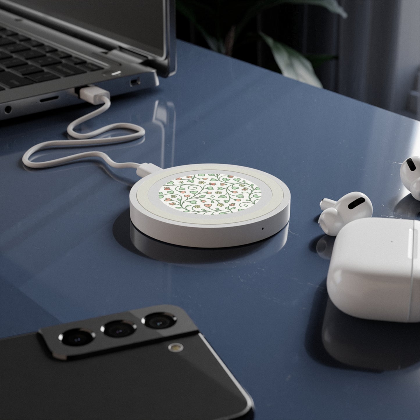 Wireless Charging Pad: Charming Flower Design